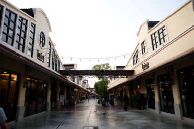 30 Eylül 2018 'de Bangkok, Tayland, Tayland' da Asiatique The Riverfront 'ta. Asiatique Nehirkenarı, Bangkok, Tayland 'da Charoen Krung Yolu' nda büyük bir açık hava alışveriş merkezidir. 