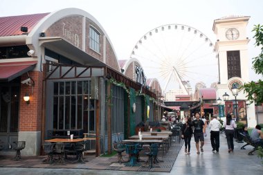 30 Eylül 2018 'de Bangkok, Tayland, Tayland' da Asiatique The Riverfront 'ta. Asiatique Nehirkenarı, Bangkok, Tayland 'da Charoen Krung Yolu' nda büyük bir açık hava alışveriş merkezidir.
