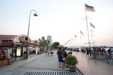 30 Eylül 2018 'de Bangkok, Tayland, Tayland' da Asiatique The Riverfront 'ta. Asiatique Nehirkenarı, Bangkok, Tayland 'da Charoen Krung Yolu' nda büyük bir açık hava alışveriş merkezidir.