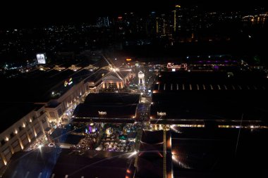 30 Eylül 2018 'de Bangkok, Tayland, Tayland' da Asiatique The Riverfront 'ta. Asiatique Nehirkenarı, Bangkok, Tayland 'da Charoen Krung Yolu' nda büyük bir açık hava alışveriş merkezidir.