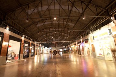  30 Eylül 2018 'de Bangkok, Tayland, Tayland' da Asiatique The Riverfront 'ta. Asiatique Nehirkenarı, Bangkok, Tayland 'da Charoen Krung Yolu' nda büyük bir açık hava alışveriş merkezidir.