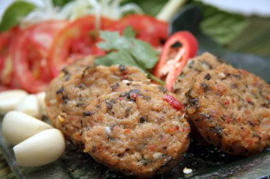 Kızarmış balık keki ya da Tod Man Pla Thai yemeği