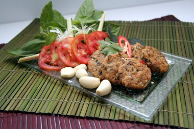 Kızarmış balık keki ya da Tod Man Pla Thai yemeği