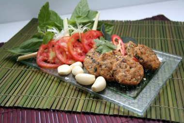 Kızarmış balık keki ya da Tod Man Pla Thai yemeği