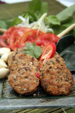 Kızarmış balık keki ya da Tod Man Pla Thai yemeği