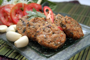 Kızarmış balık keki ya da Tod Man Pla Thai yemeği