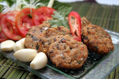 Kızarmış balık keki ya da Tod Man Pla Thai yemeği