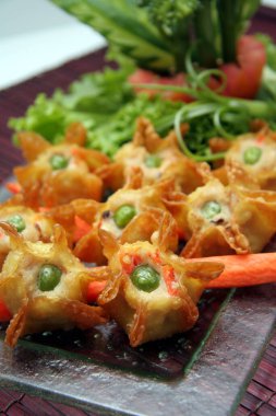 Çin mutfağı, bol yağda kızartılmış börek.