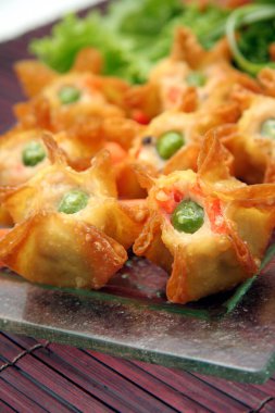 Çin mutfağı, bol yağda kızartılmış börek.