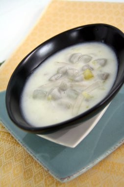 Tatlı Hindistan cevizi kremalı taro topları