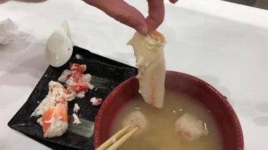 Dikenli kral yengeç miso çorbası