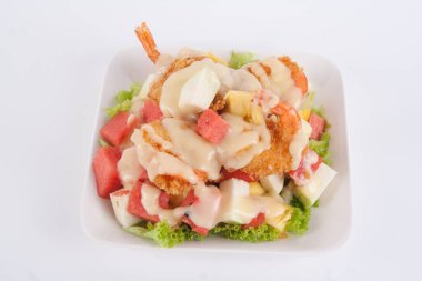 Karidesli meyve salatası