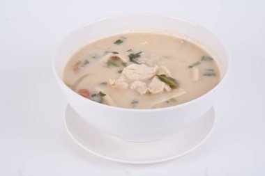 Tavuklu hindistan cevizi sütü çorbası.