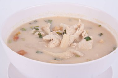 Tavuklu hindistan cevizi sütü çorbası.