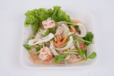 Vermicelli Tayland baharatlı deniz ürünleri.