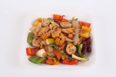 Fındıklı kaju fıstıklı kızarmış tavuk, Tayland yemeği.