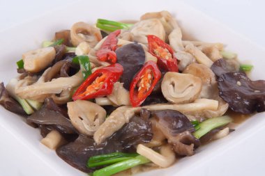 Kızarmış mantar ve istiridye sosu.