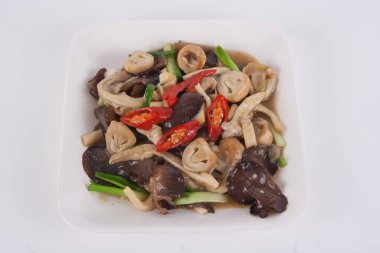 Kızarmış mantar ve istiridye sosu.