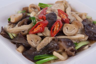 Kızarmış mantar ve istiridye sosu.