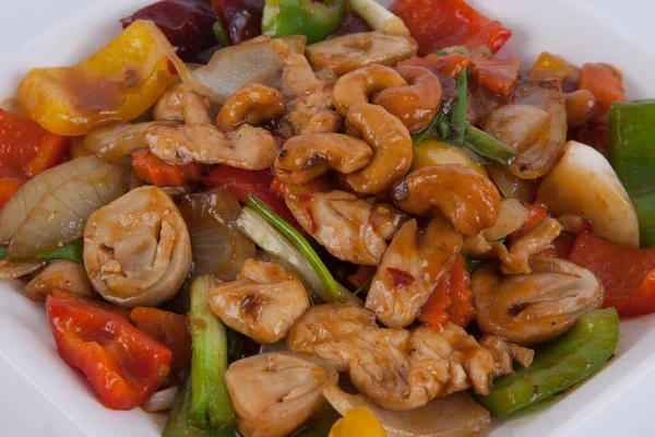 Fındıklı kaju fıstıklı kızarmış tavuk, Tayland yemeği.