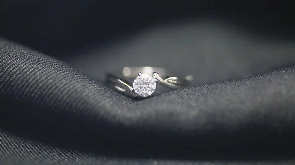 Smycken Diamant Ring Svart Bakgrund — Stockfoto