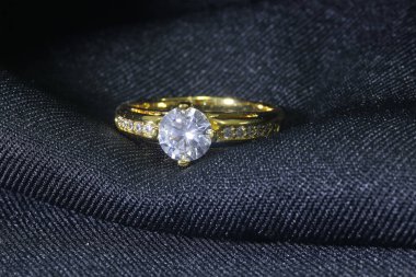 Elmaslı Altın Alyans