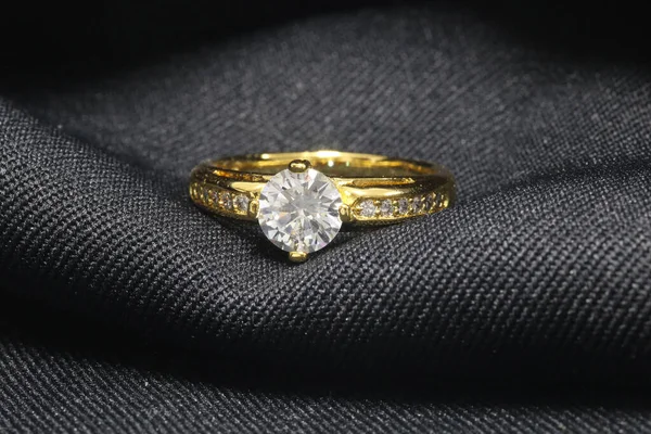 Golden Wedding Ring Med Diamant — Stockfoto