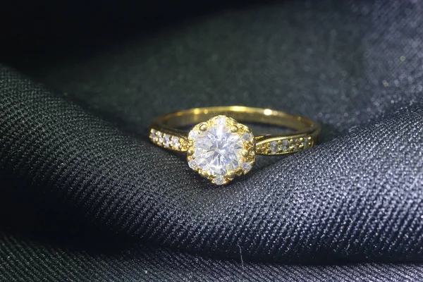 Golden Wedding Ring Med Diamant — Stockfoto