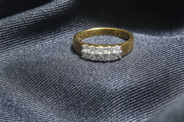 Anello Sposa Dorato Con Diamante — Foto Stock