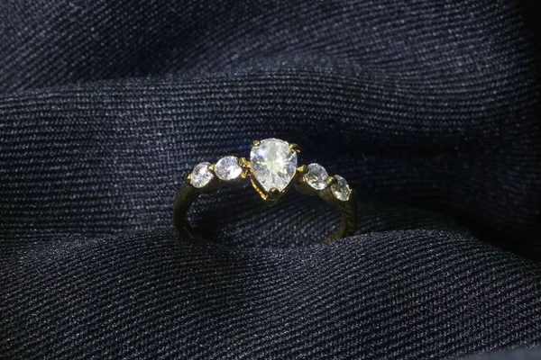 Anello Sposa Dorato Con Diamante — Foto Stock