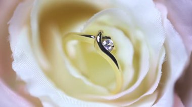 Güzel pırlanta altın yüzük.