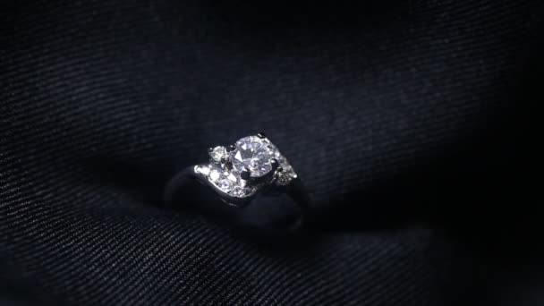 Extreme detailed of diamond ring close up shot  on dark background. The wedding ring was shot using macro lens with shallow depth of field. Engagement, marriage and wedding concept — Stock Video