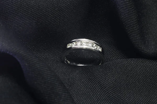 Bijoux Bague Diamant Sur Fond Noir — Photo