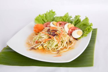 haşlanmış yumurta ve salata.