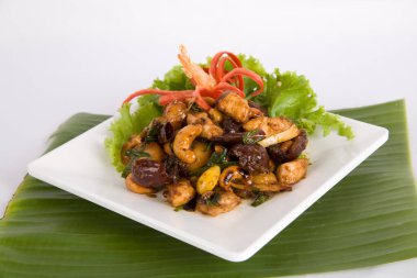 Fındıklı kaju fıstıklı kızarmış tavuk, Tayland yemeği.