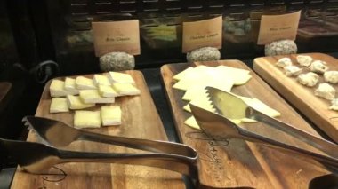 Sağlıklı Kahvaltı Seçenekleri. Açık büfe Peynir. Sabah Kahvaltısı.