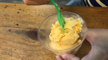 tatlı ve taze vanilyalı durian dondurması