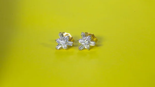 Örhängen Guld Med Diamanter — Stockfoto