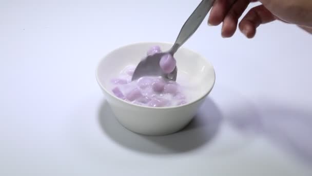 Dumplings de Taro en Crema de Coco — Vídeo de stock