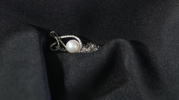 Collana con ciondolo di perle e diamanti — Video Stock