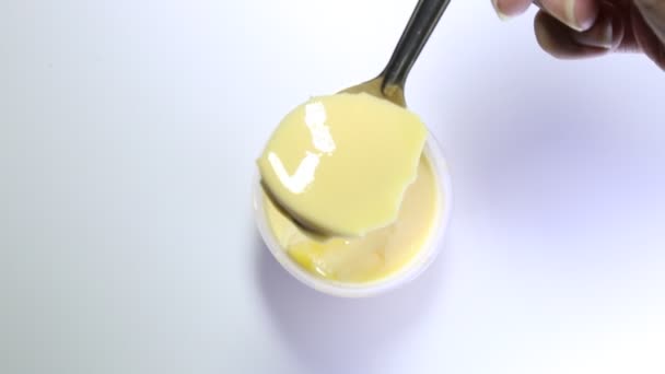 Vaniljpudding med mastix vanilj — Stockvideo
