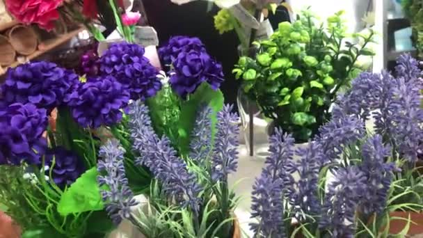 Konstgjorda Blommor Som Säljs Snabbköpet — Stockvideo