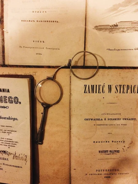 Eski kitaplar noktalarında