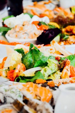 yeşillik ve domates salatası