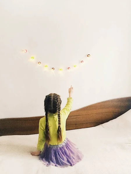 Kız ve ışıklar kış