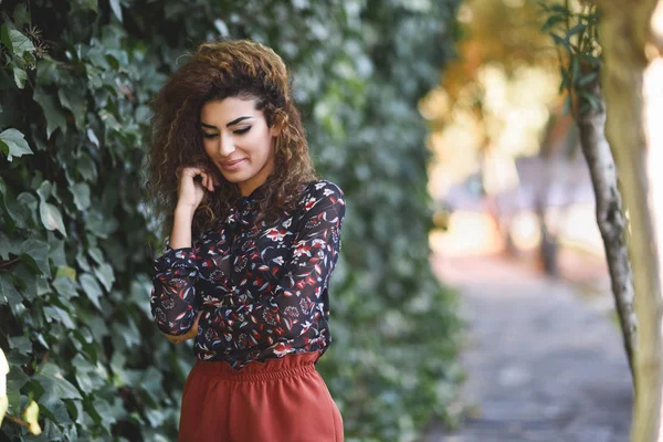 Beautiful Young Arabic Woman Black Curly Hairstyle Arab Girl Wearing — Stock Photo, Image