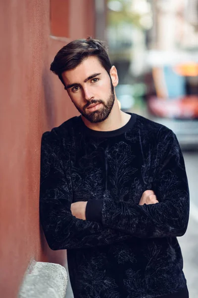 Young Bearded Man Model Fashion Looking Camera Urban Background Wearing — Stock Photo, Image