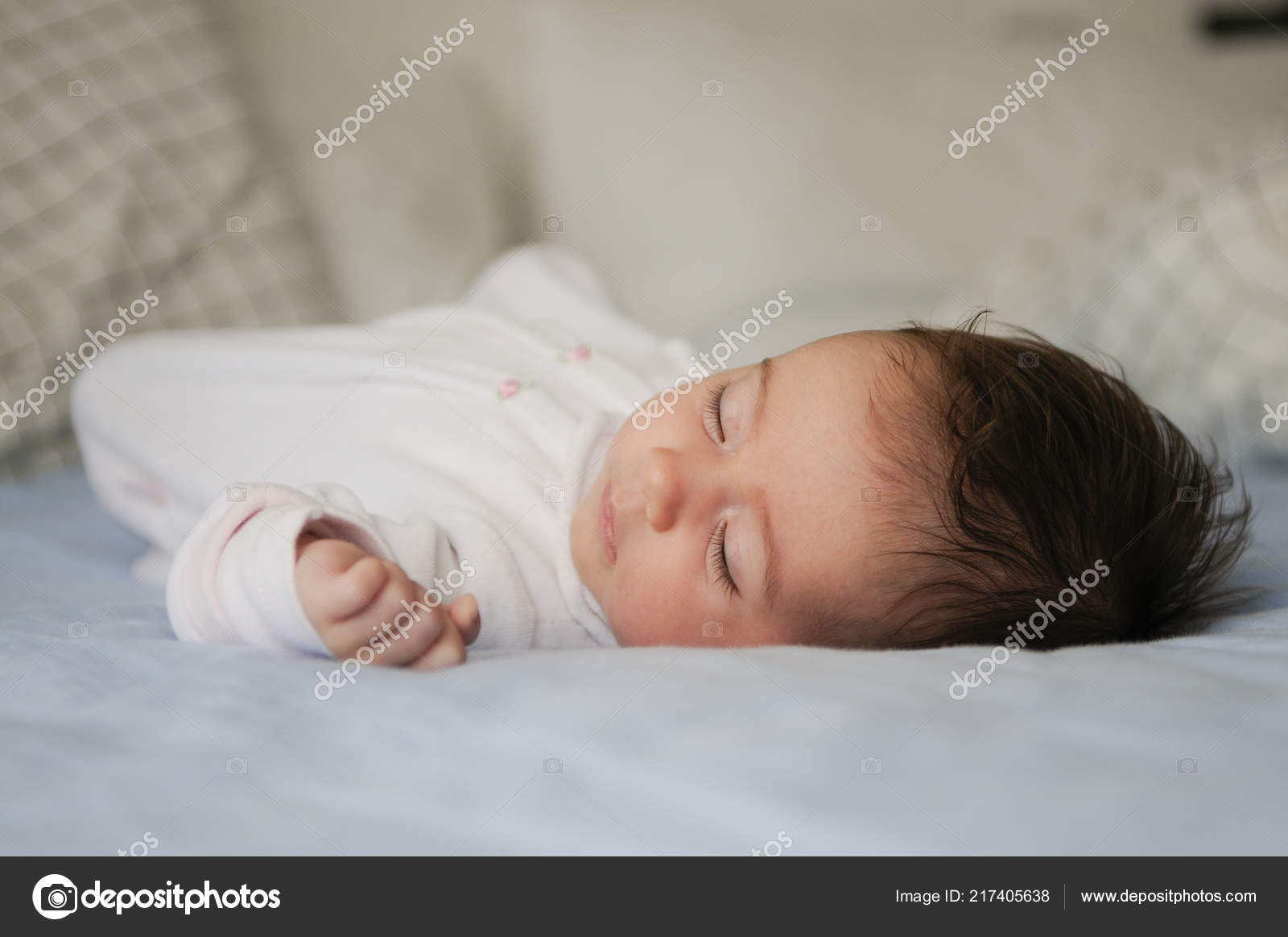 Как приучить новорожденного спать ночью. Как приучить новорожденного спать ночью. Девочка спит. Спящий ребенок ночью. Спящие дети до года.