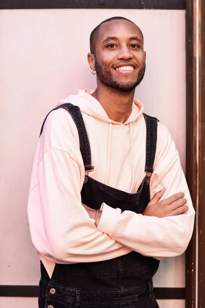 Young Black Man Wearing Casual Clothes Smiling Pink Urban Background — Stock Photo, Image