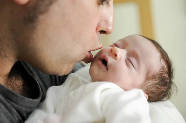 Father Kissing His Newborn Baby Girl Close Portrait — Stock Photo, Image